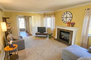 160 Carberry Hill Ct, Kalamazoo, MI 49006 - Photo 7