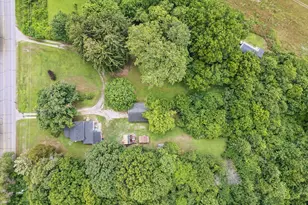 842 10th St, Plainwell, MI 49080 - Photo 57