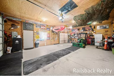 4901 Pinedell Avenue NE, Comstock Park, MI 49321 - Photo 19