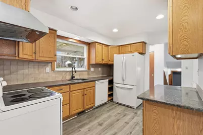 6382 Houghten Drive, Troy, MI 48098 - Photo 11