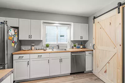 985 E Jarvis Avenue, Hazel Park, MI 48030 - Photo 9