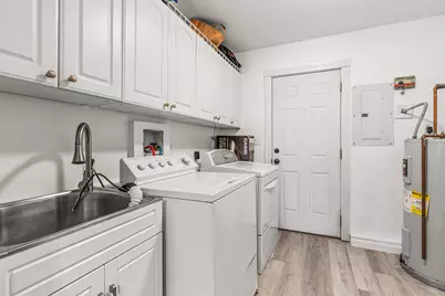 985 E Jarvis Avenue, Hazel Park, MI 48030 - Photo 19