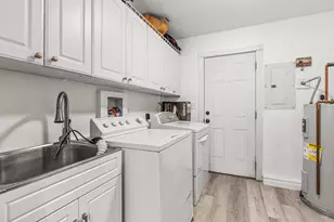 985 E Jarvis Ave, Hazel Park, MI 48030 - Photo 19