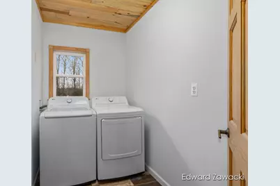 6914 Young Avenue NE, Rockford, MI 49341 - Photo 21