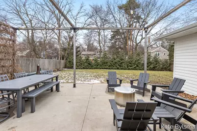 2424 Elmwood Drive SE, Grand Rapids, MI 49506 - Photo 35