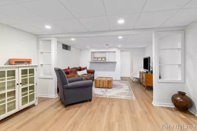 2424 Elmwood Drive SE, Grand Rapids, MI 49506 - Photo 27