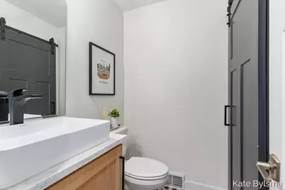 2424 Elmwood Drive SE, Grand Rapids, MI 49506 - Photo 23