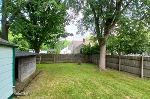 1053 E Empire Ave, Benton Harbor, MI 49022 - Photo 11