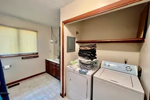 715-717 N Bradley St, Mount Pleasant, MI 48858 - Photo 17