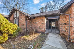 29322 Wellington Rd W, Southfield, MI 48034 - Photo 3