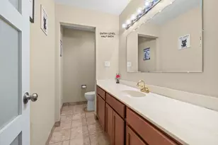 29322 Wellington Rd W, Southfield, MI 48034 - Photo 11