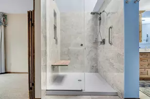 2429 Highpointe Dr, Kalamazoo, MI 49008 - Photo 9