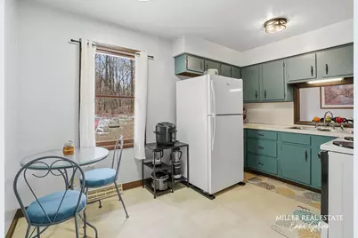 226 W Nelson Street, Hastings, MI 49058 - Photo 3