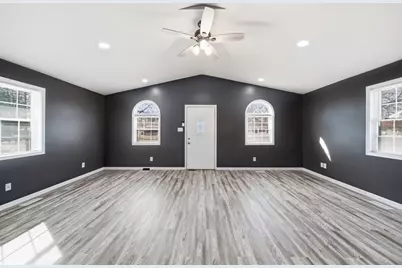 211 Hackett Street, Jackson, MI 49202 - Photo 3