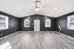 211 Hackett St, Jackson, MI 49202 - Photo 3