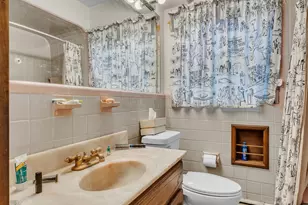 22030 Rougewood Dr, Southfield, MI 48033 - Photo 17