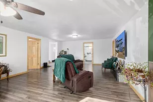 101 River Ct, Saint Louis, MI 48880 - Photo 5