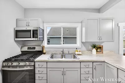 714 Emerald Avenue NE, Grand Rapids, MI 49503 - Photo 11