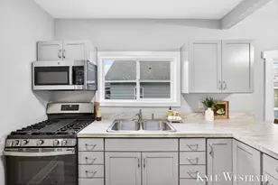 714 Emerald Ave NE, Grand Rapids, MI 49503 - Photo 11