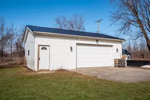 635 E Mill St, Capac, MI 48014 - Photo 7