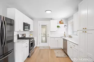 937 Lamberton St NE, Grand Rapids, MI 49505 - Photo 7