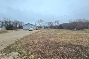 5885 73 1/2 St, South Haven, MI 49090 - Photo 3