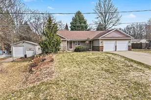 6260 Pine Crest Dr, Zeeland, MI 49464 - Photo 3