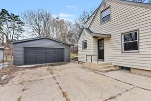 6672 Cascade Rd SE, Grand Rapids, MI 49546 - Photo 5