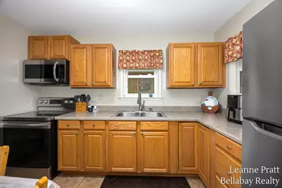 71 S Cedar Avenue, Battle Creek, MI 49037 - Photo 11