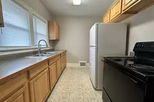 490 E Emmett Street E, Battle Creek, MI 49017 - Photo 5