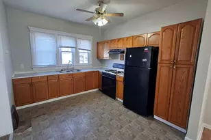 490 E Emmett Street E, Battle Creek, MI 49017 - Photo 7