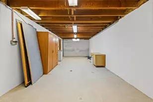 5955 Alan Dr, Brighton, MI 48116 - Photo 17