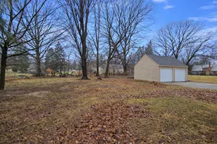 21671 Sunnyview St, Clinton Twp, MI 48035 - Photo 5