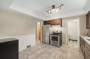 27657 Lorraine Ave, Warren, MI 48093 - Photo 9