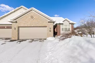 2921 Woodridge Cir NE, Grand Rapids, MI 49525 - Photo 1