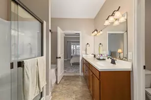 2921 Woodridge Cir NE, Grand Rapids, MI 49525 - Photo 11