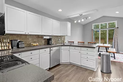 13478 Lakeshore Avenue, Grand Haven, MI 49417 - Photo 11