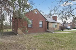 18759 Huntington Ave, Harper Woods, MI 48225 - Photo 5