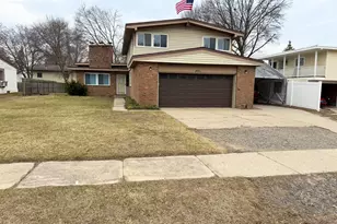 910 Elizabeth Ct, Mount Pleasant, MI 48858 - Photo 3