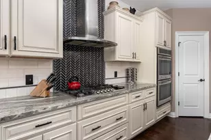 575 E Maple Rd, Milford, MI 48381 - Photo 17