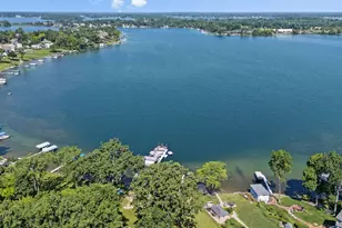 2330 N Pine Center Dr, West Bloomfield, MI 48323 - Photo 61