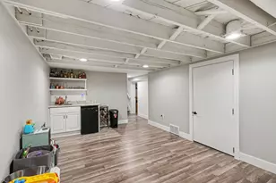 1053 E Byron Rd, Norton Shores, MI 49441 - Photo 17