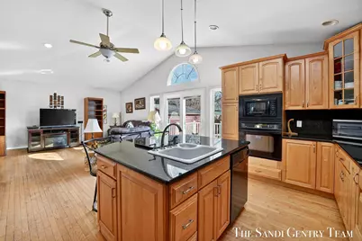 1322 Waverly Avenue, Grand Haven, MI 49417 - Photo 7