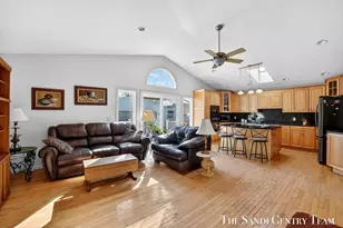 1322 Waverly Ave, Grand Haven, MI 49417 - Photo 7