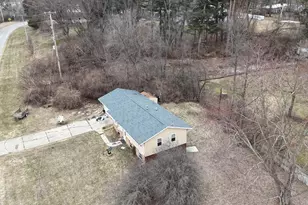 2326 Pioneer Dr, Jackson, MI 49201 - Photo 3