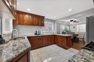 21519 Willow Wisp St, Saint Clair Shores, MI 48082 - Photo 11