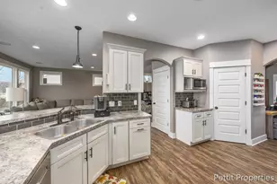 3099 Lowingwood Ct, Jenison, MI 49428 - Photo 11