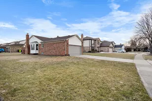 13468 Mair Dr, Sterling Heights, MI 48313 - Photo 5