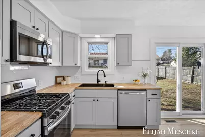 519 Faircrest Avenue NW, Grand Rapids, MI 49534 - Photo 9