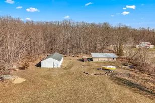 2722 Woodsview Dr, Hillsdale, MI 49242 - Photo 13